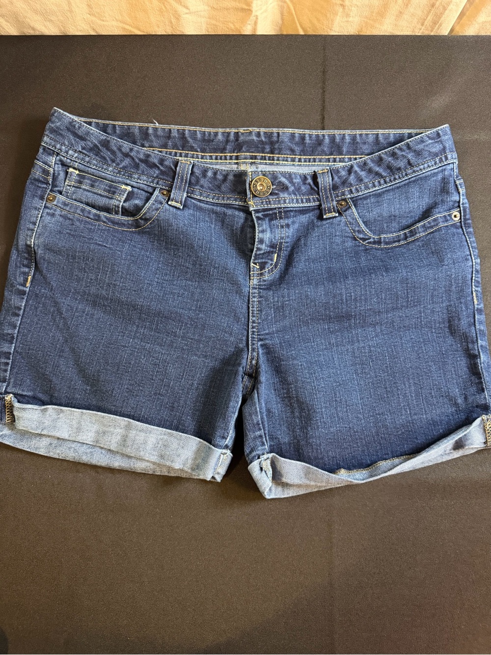 Guess Denim Shorts Women’s 34 Dark Wash Stretch Cuffed Hem